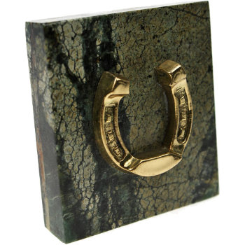 Статуэтка "Подкова на камне" из бронзы и змеевика (6 х 5 х 4,5 см)