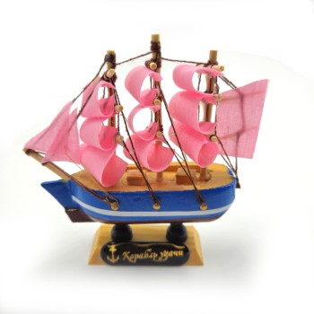Сувенирный кораблик "Удачи" (10 х 10 х 3 см)