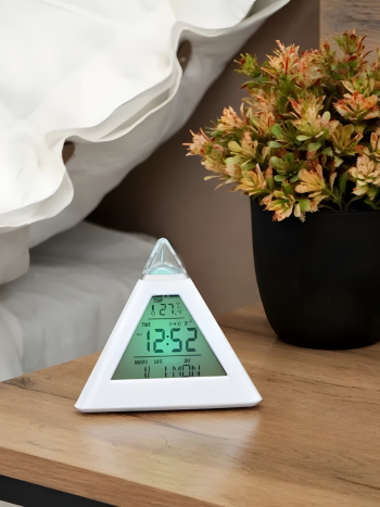 Будильник "Пирамида" (на батарейках, с переливающейся подсветкой)