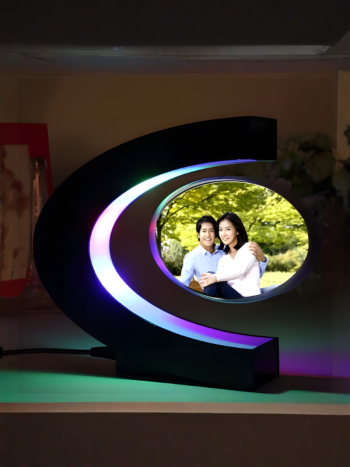 Левитирующая фоторамка с подсветкой (на две фотографии)