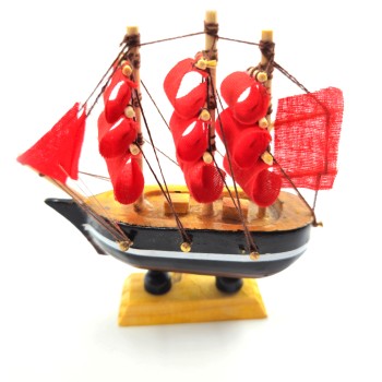 Сувенирный кораблик "Красные паруса" (10 х 10 х 3 см)