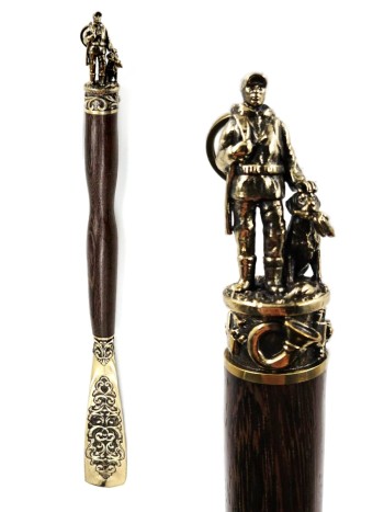 Обувная ложка "Охотник с собакой" из латуни и дерева венге (50 см)