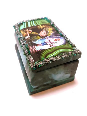 Шкатулка "Уральская сказка" из змеевика (10,5 х 7 х 5 см)