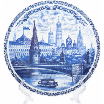 Сувенирная тарелка "Москва-река и Кремль в синих тонах" из фарфора (20 см)